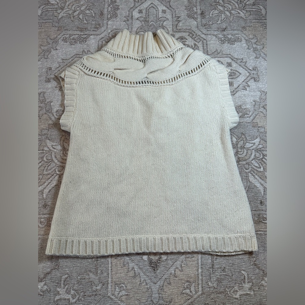 Theory Cream Cable Knit V-Neck Cap Sleeve Sweater Vest - Picture 3 of 4